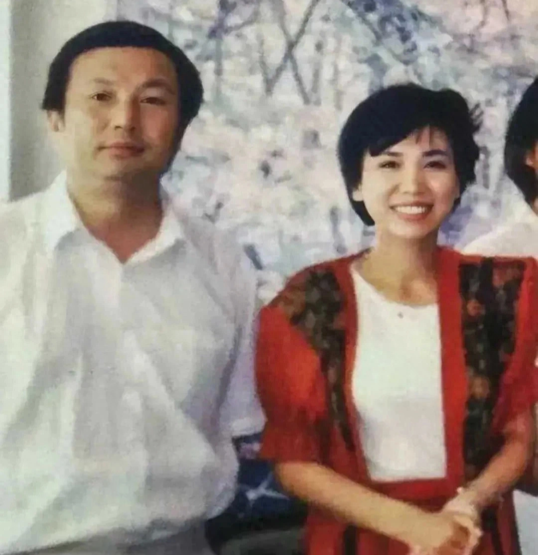 任正非和前妻罕见合影,孟军离婚后一直没有再婚,过着低调的生活