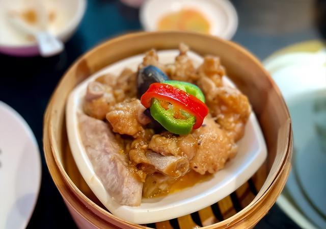 早茶|东北6人在广东吃早茶，晒出菜单引起争议，评论区却一边倒