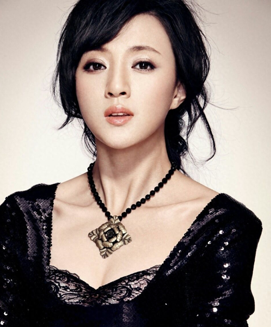 |她是最悲惨女演员：5次上央视春晚，却遭同行排挤，毁掉大好前程