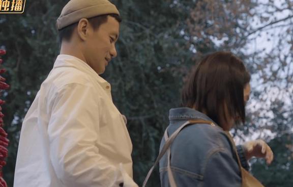 看了周一围和何猷君,就知道同样都是姐弟恋,朱丹比奚梦瑶要幸福