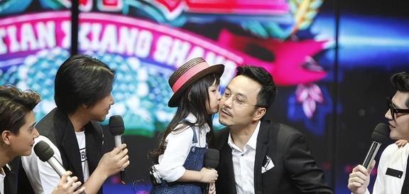 2岁出道的刘楚恬年入百万，因长相甜美被禁止整容，如今长成啥样