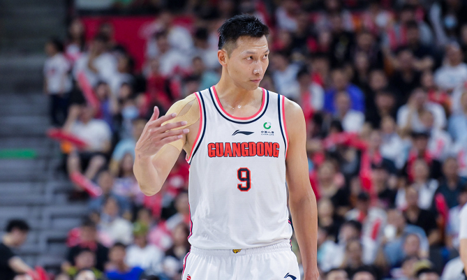 易建联|易建联太搞笑!被绑着祝福窦骁和赌王千金:NBA选秀必定状元