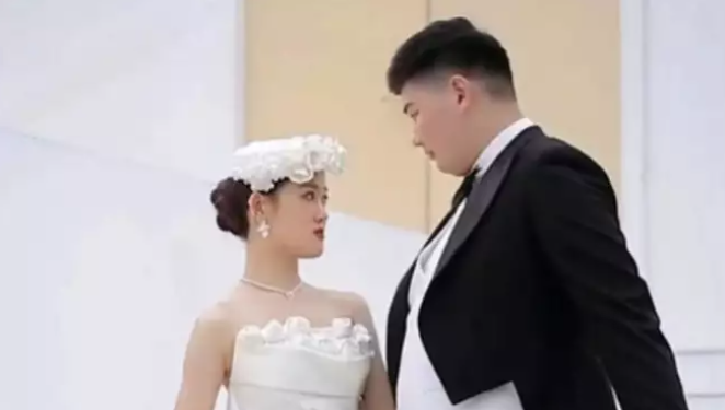 大衣哥儿子尘埃落定,女儿华丽登场,和985博士相亲两人一见钟情