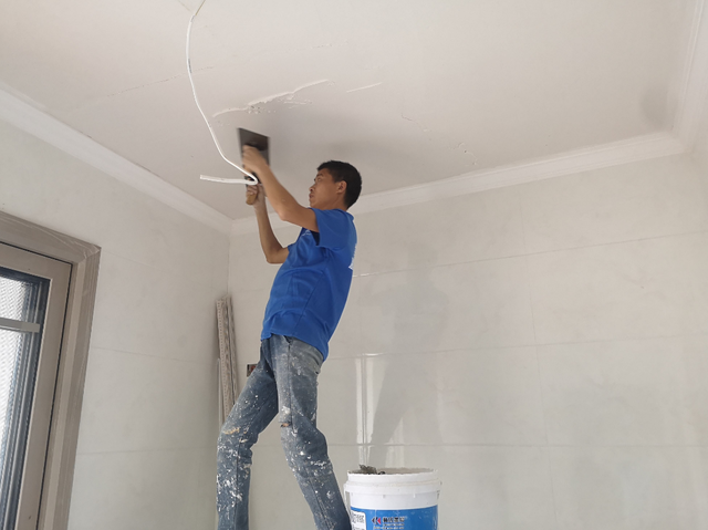 女子找熟人25万装房子成精简风,网友:熟人坑得最多