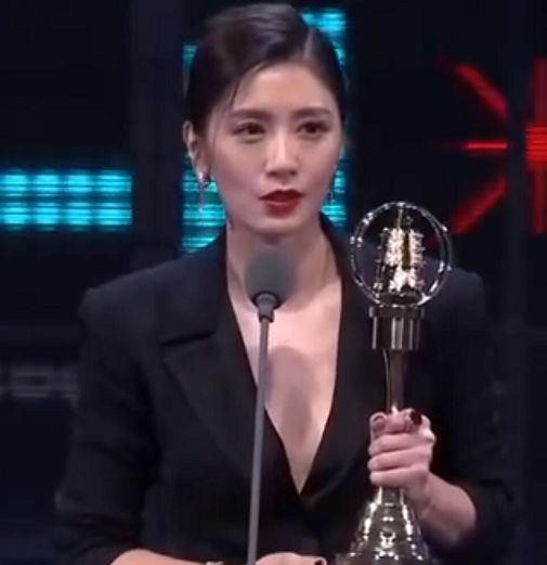 49岁贾静雯宣布喜讯，半个娱乐圈祝福：这一次，终于瞒不住了