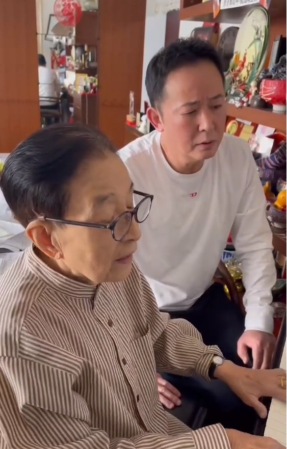 谷建芬|谷建芬:昔日爱徒一大堆,这个春节档只有一位不忘师恩来探望