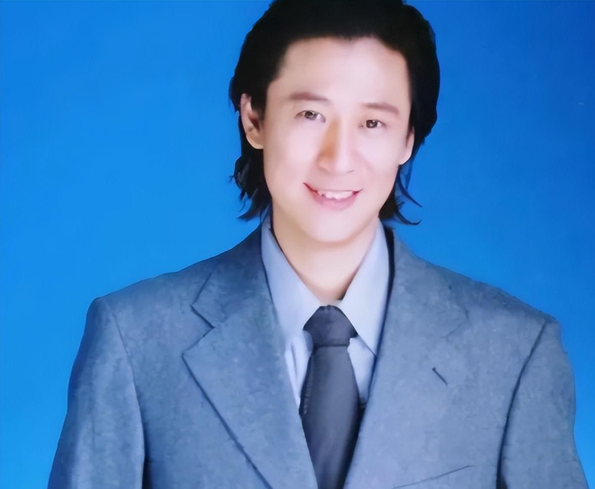 55岁解晓东近况流出,与阎维文朱时茂聚餐,喝12元饮料引热议