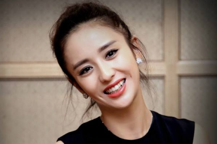 《我经过风暴》上映,排片低,预测总票房仅1.5亿,不够佟丽娅片酬