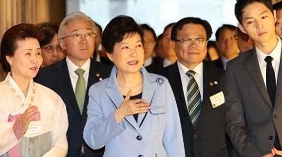 顶流女星宋慧乔:表面上光鲜亮丽,私下却受韩国财阀的无尽玩弄