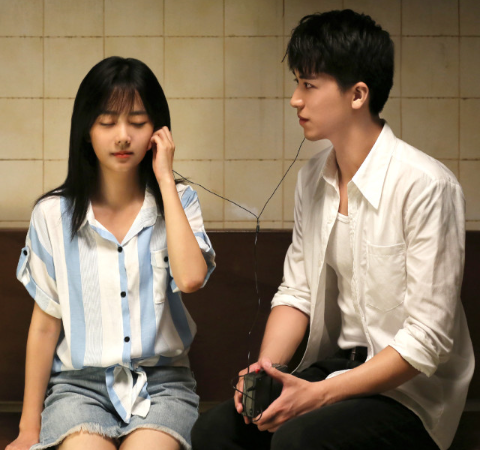 谭松韵|麻洋街迎来播出,谭松韵成绩出色,许魏洲饰混子卧底