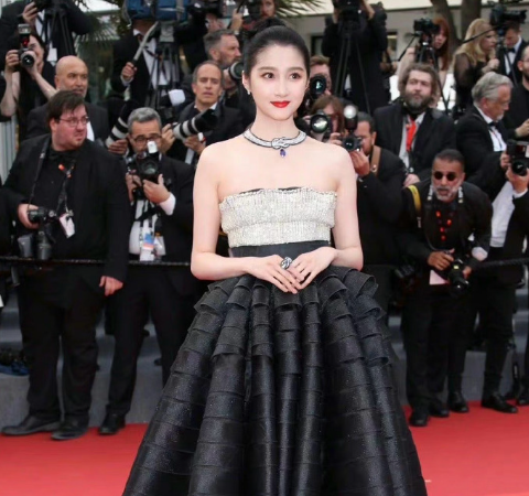 戛纳|戛纳之夜,各类美女的争奇斗艳,花枝招展