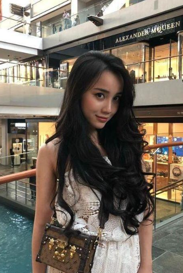 Angelababy，清纯甜美，初中时期的美丽