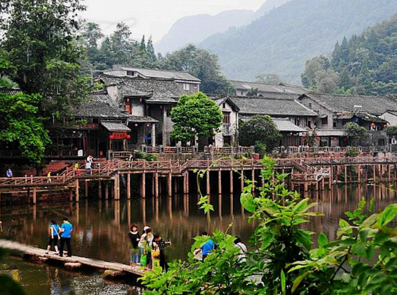 |一处比较小众的景点，拥有着原始的风光，还有浓郁的艺术气息