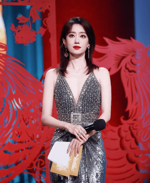 一场“金鸡”今非昔比,钟楚曦给关晓彤伴舞,小斐“难识”槿汐姑姑