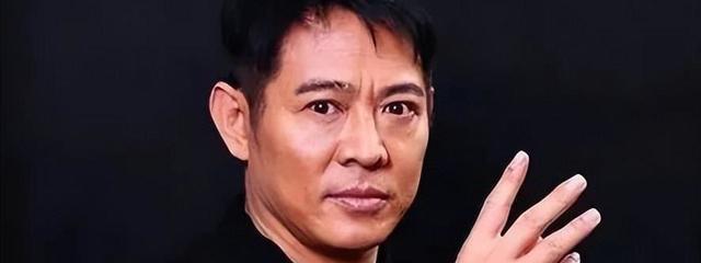 李连杰病情加剧，生命垂危利智瘦弱现身，神色凝重！坦言已抛弃治疗