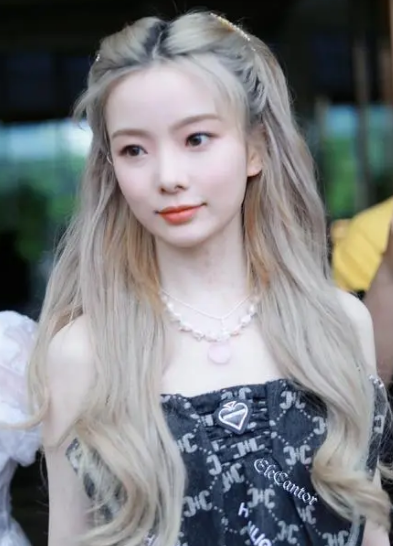 新生代四小天后诞生，但都有各自尴尬的地方，惹争议还需努力！