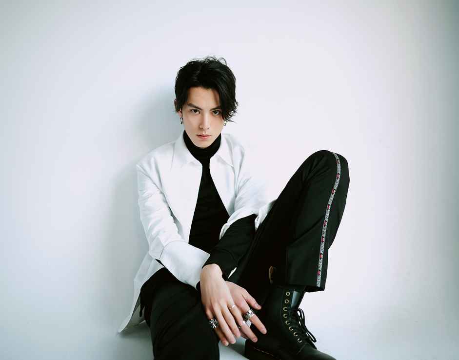 王鹤棣|王鹤棣长相帅气,性格也讨喜,能驾驭各种风格和造型