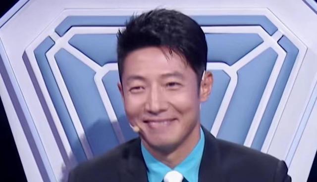 女主持参加《主持人大赛》,身材一流,颜值一流,主持也是亦如此