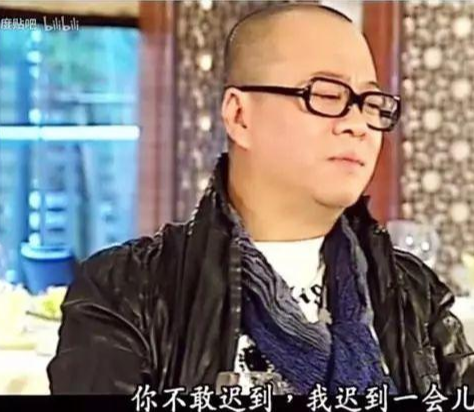 街头买醉被两男抬走?拒嫁豪门养小鲜肉倒贴百万?