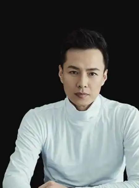 因穷被女友嫌弃，一气之下娶普通女教师的朱铁，如今过得如何了？