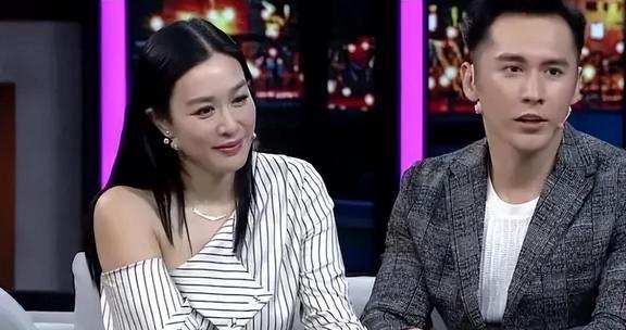 有种“整容”叫钟丽缇结婚，老公张伦硕变化不大，她却像换个人