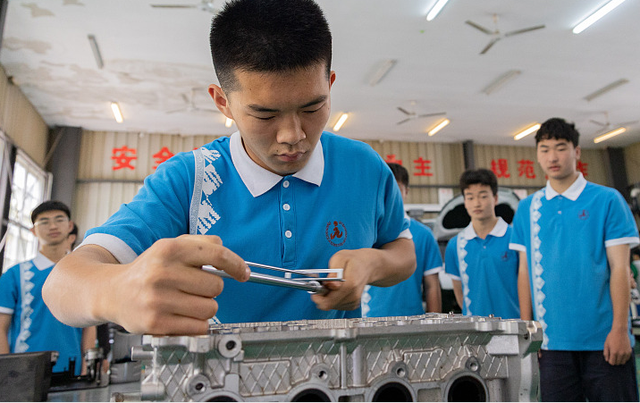 高考|让孩子上职业学校会感到遗憾，“升学班”不管用，和普高还是有差距的