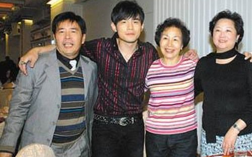 周杰伦要塌？被曝与昆凌的关系有问题，到了紧要关头从不站出来