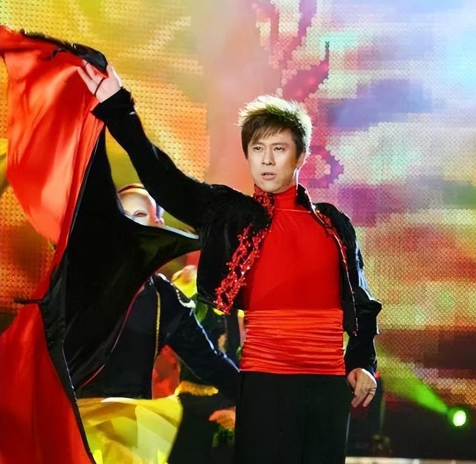 55岁解晓东近况流出,与阎维文朱时茂聚餐,喝12元饮料引热议