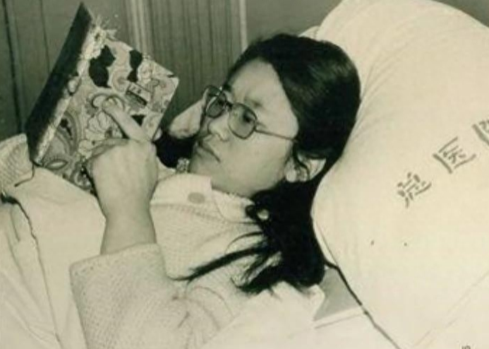 激励了几代人的张海迪，风采依旧！张海迪的爱情，也羡煞众人！