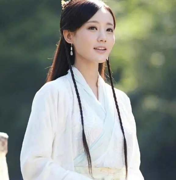 黄蓉|睽违6年李一桐再演「黄蓉」,娇俏可人不愧「桐蓉儿」美名