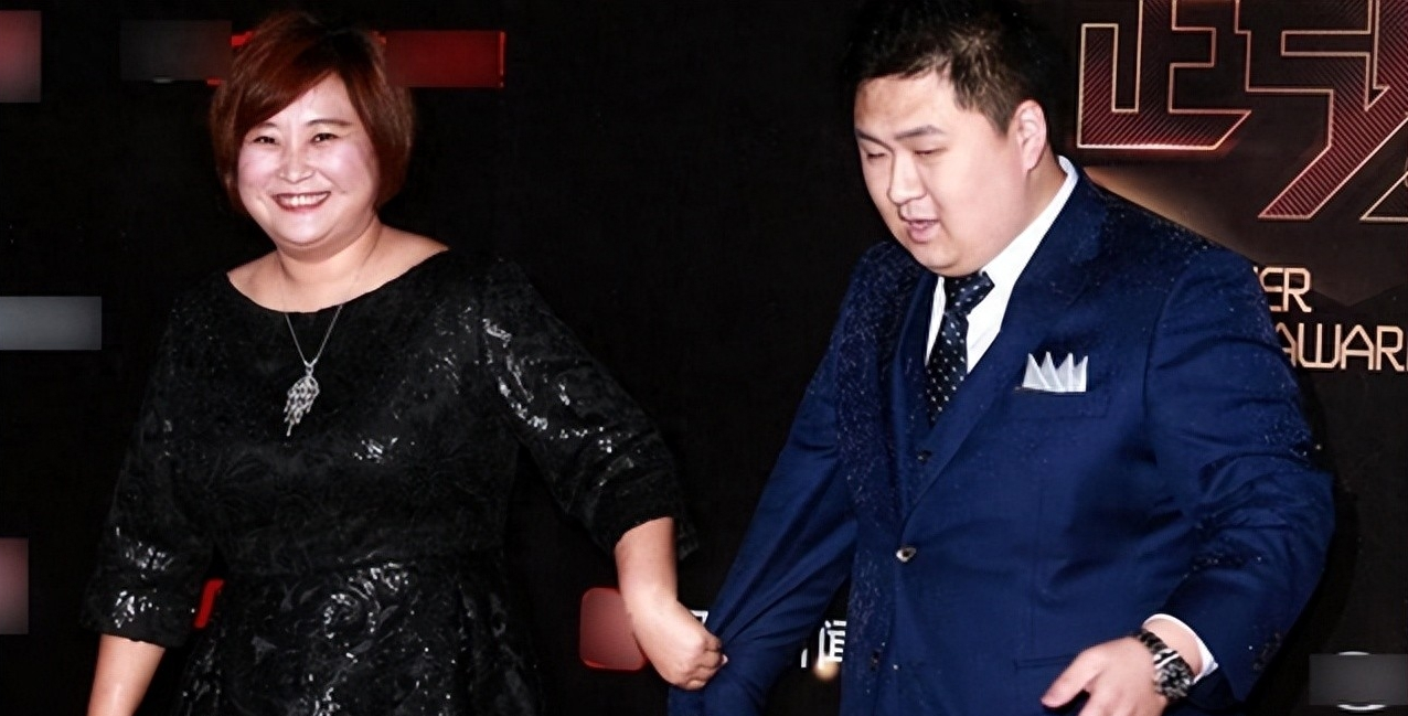 贾玲减肥成功：做一个爱美的女人！她和孙集斌站在一起，有夫妻相