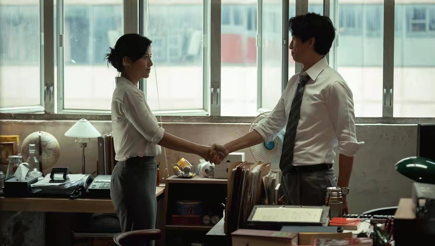 毒舌律师|上映第2天，《毒舌律师》丢了冠军，吴京新片第5次登顶日票房榜首