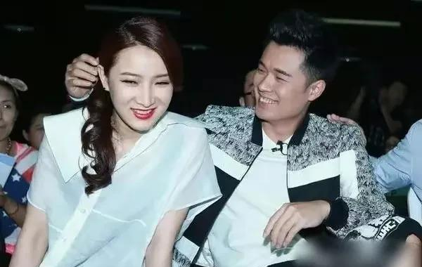 陈赫|陈赫罕见秀恩爱,二婚娇妻脸僵似假人,评论区风评大变成功洗白!