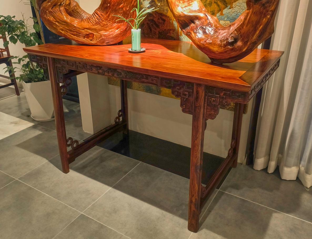 流行|这款轻巧又华美的夹头榫管脚枨夔龙纹小画案，足以令雅室生辉