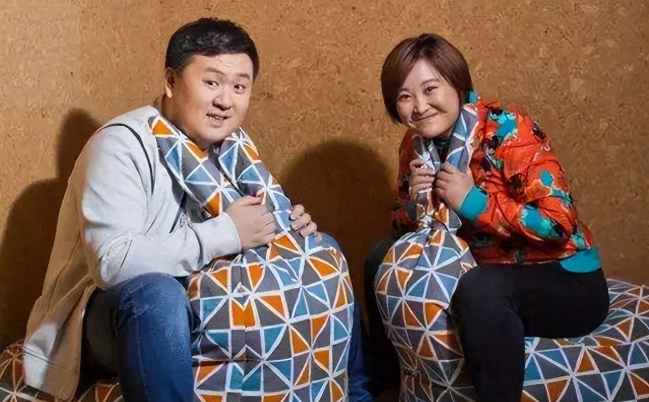 贾玲减肥成功：做一个爱美的女人！她和孙集斌站在一起，有夫妻相