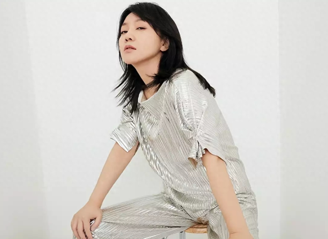 曝闫妮与小7岁李晨官宣恋情，俩人被扒多次同框，更多细节被扒！