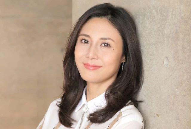 |对职场女性而言,早婚早育和晚婚晚育哪个更利于女性的职业生涯发展?