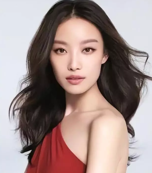 李宇春倪妮爆出惊人绯闻,私照泄露?这位性感的女神为什么要放低姿态?