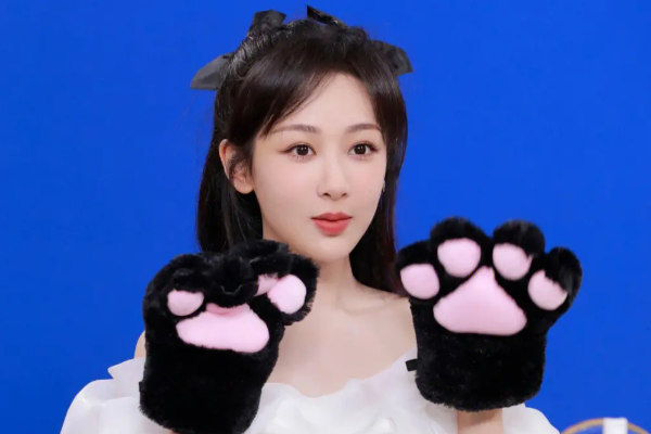 杨紫容貌漂亮有活力，但因代言引热议，众人讽刺其媚南朝鲜