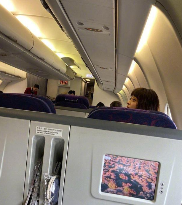 人民日报愤怒发声!多位知名明星上榜,她们的不雅行为太毁三观