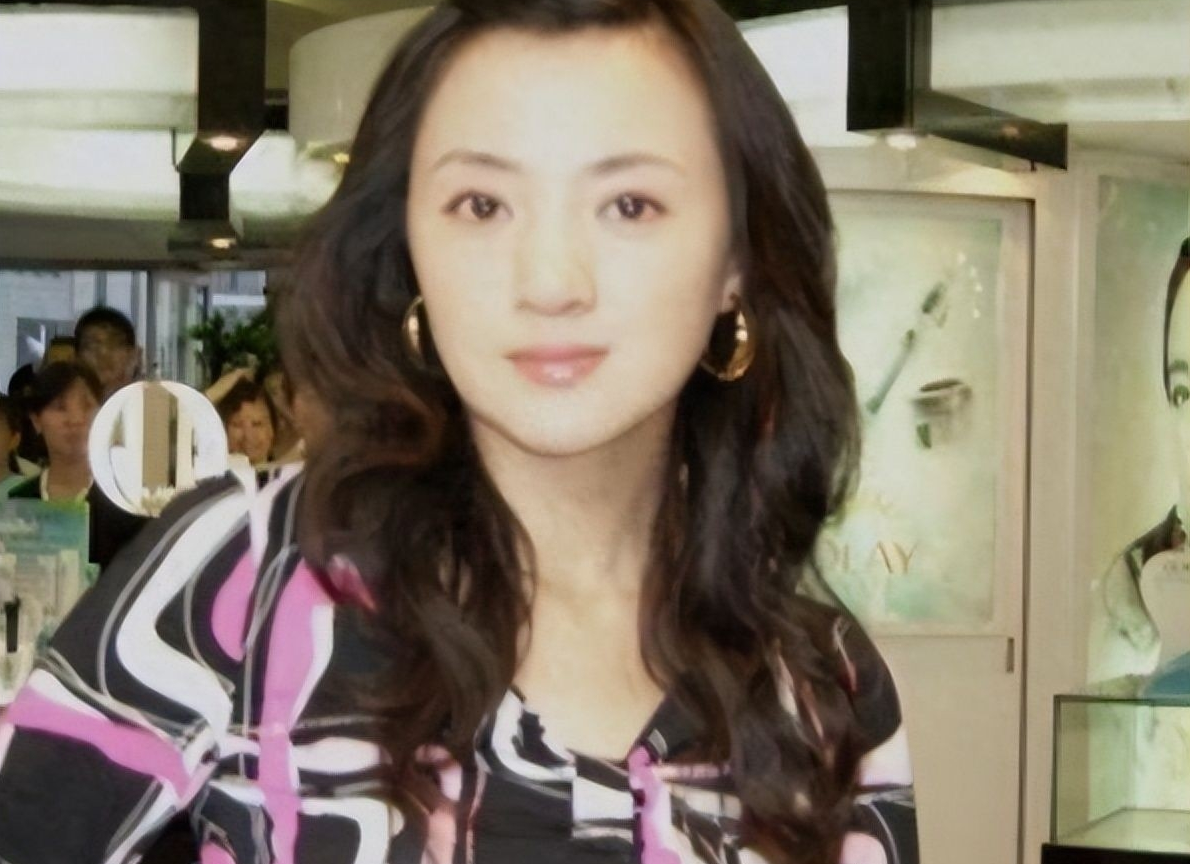 |她是最悲惨女演员：5次上央视春晚，却遭同行排挤，毁掉大好前程