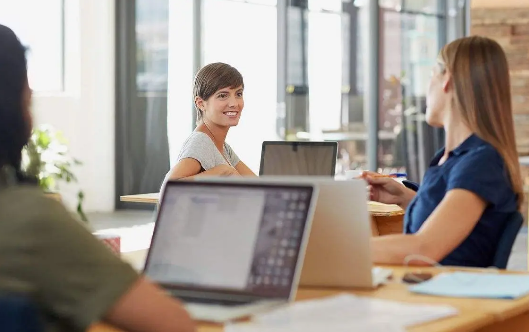 穿衣搭配|新手小白如何在职场中和他人相处