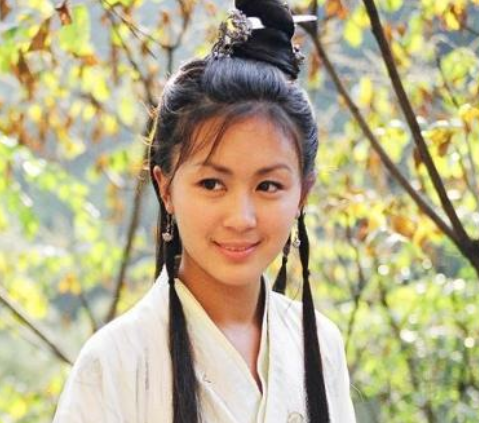 41岁的唐宁，大红时退圈结婚，如今为了抚养女儿复出