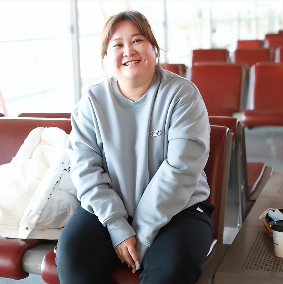 贾玲“整容式”近照曝光，暴瘦50斤，背后的付出令人心疼