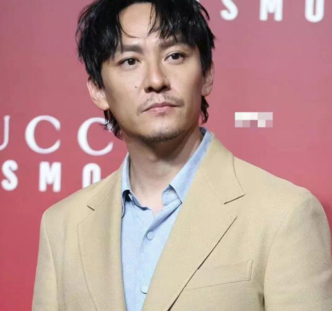 白玉兰奖走红毯:赵丽颖气场强大,王珞丹秀腿露背