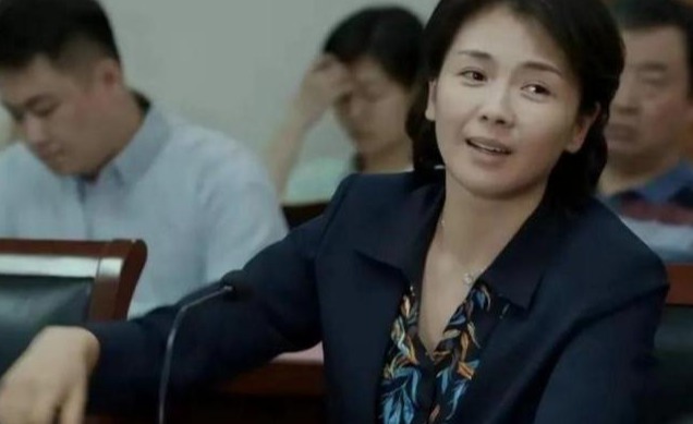 同样演精英,秦岚、刘涛对比袁泉,自然脸医美脸,差距一目了然