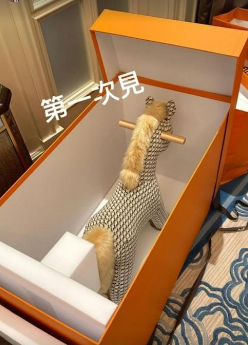 72岁港星婚礼延期！曾宣布年底迎娶36岁内地女友，否认临阵脱逃