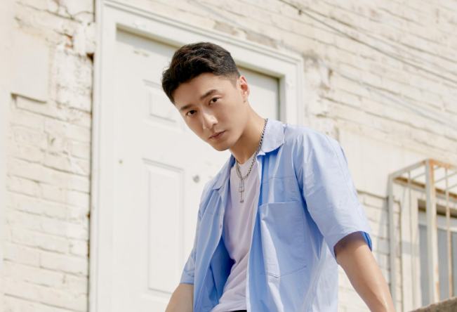 金泽灏|?名气不高的金泽灏,拥有着帅气的外表,为了事业也很努力