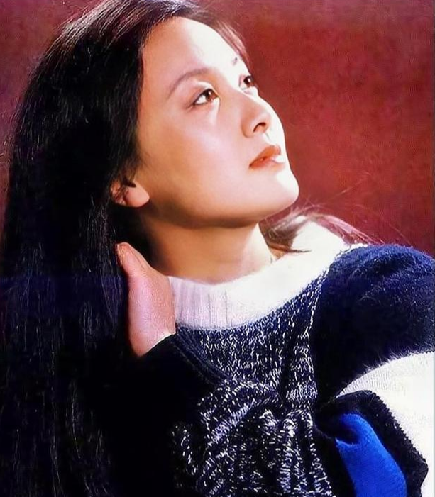 65岁邓婕前夫，离婚39年身家上亿，再谈邓婕直言：她自作自受