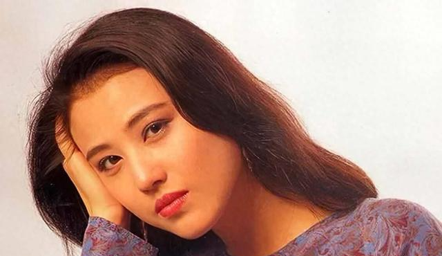 香港知名女星被曝耍大牌,得罪主办方遭除名,因容貌焦虑至今单身